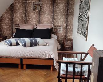 Beautiful house not overlooked, swimming pool, sauna, jacuzzi, billiards, 2h from Paris - Buchy - Habitación
