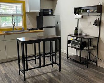 Charming 1-bedroom Guest Home with WiFi, AC in delightful Gallatin - Gallatin - Cocina