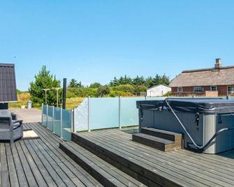6 person holiday home in Ringkøbing - Ringkøbing - Balkon