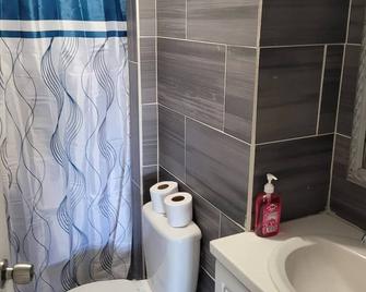 Caribbean Getaway - Port of Spain - Bathroom