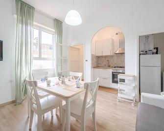 1 Bedroom Accommodation In Rapallo Ge - Rapallo - Dining room