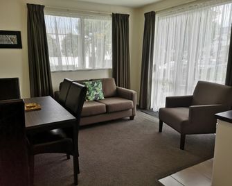 Airport Palms Motel - כרייסטצ'רץ' - סלון