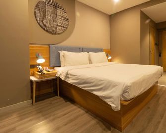 Home Inn Neo Anshan Railway Station - Anshan - Schlafzimmer