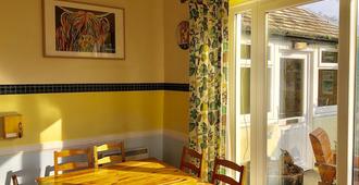 Chase The Wild Goose Hostel - Fort William - Comedor