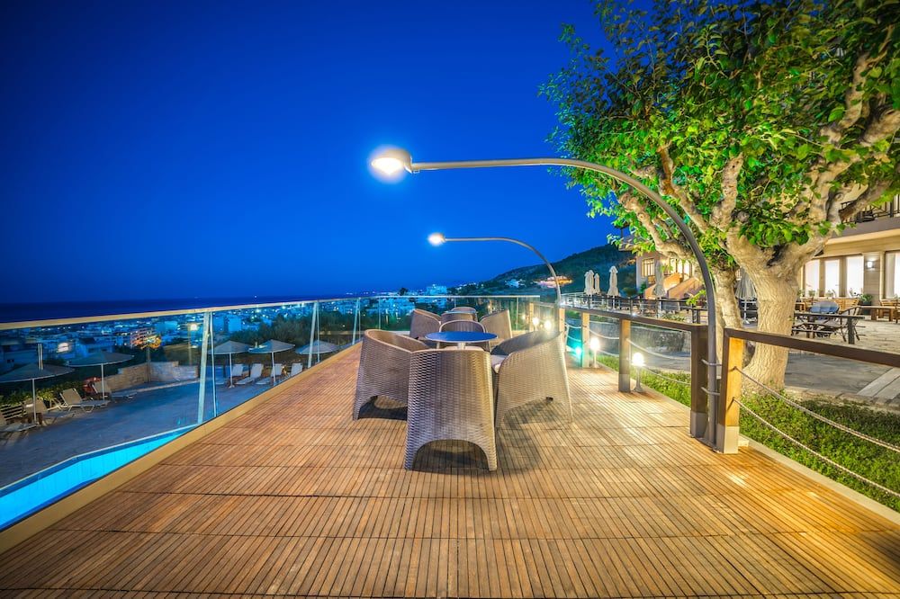 فوريست بارك هوتل - رثيمنو - شرفة