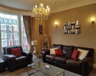 The Thoresby Guest House Scarborough - Scarborough - Living room