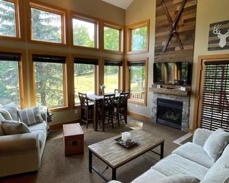 Slopeside Ski In/Ski Out Disciples Village Condo 3br/Sleeps 10--On Boyneland Run - Boyne Falls - Sala de estar