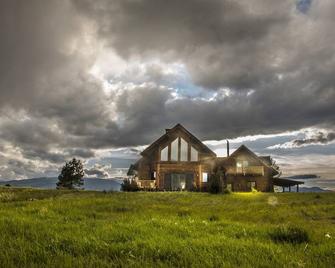 Come Relax, Rejuvenate & Reconnect on the Yellowstone River in Montana. - Livingston - Gebäude