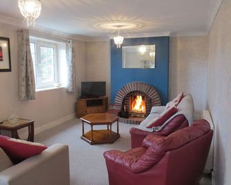 Granary Cottage - Llangynidr, Crickhowell, Brecon Beacons - Crickhowell - Living room