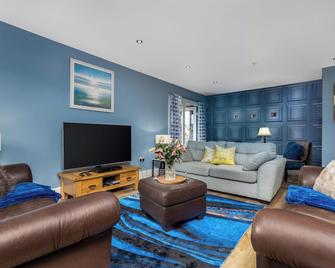 Golfer’s Paradise: 2-Bed Retreat with Easy Access to Dornoch’s Renowned Courses - Dornoch - Living room