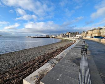 Great Location, large 1 bed flat with parking - Broughty Ferry - Playa
