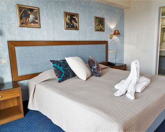 Four Seasons Hotel - Glyfada
