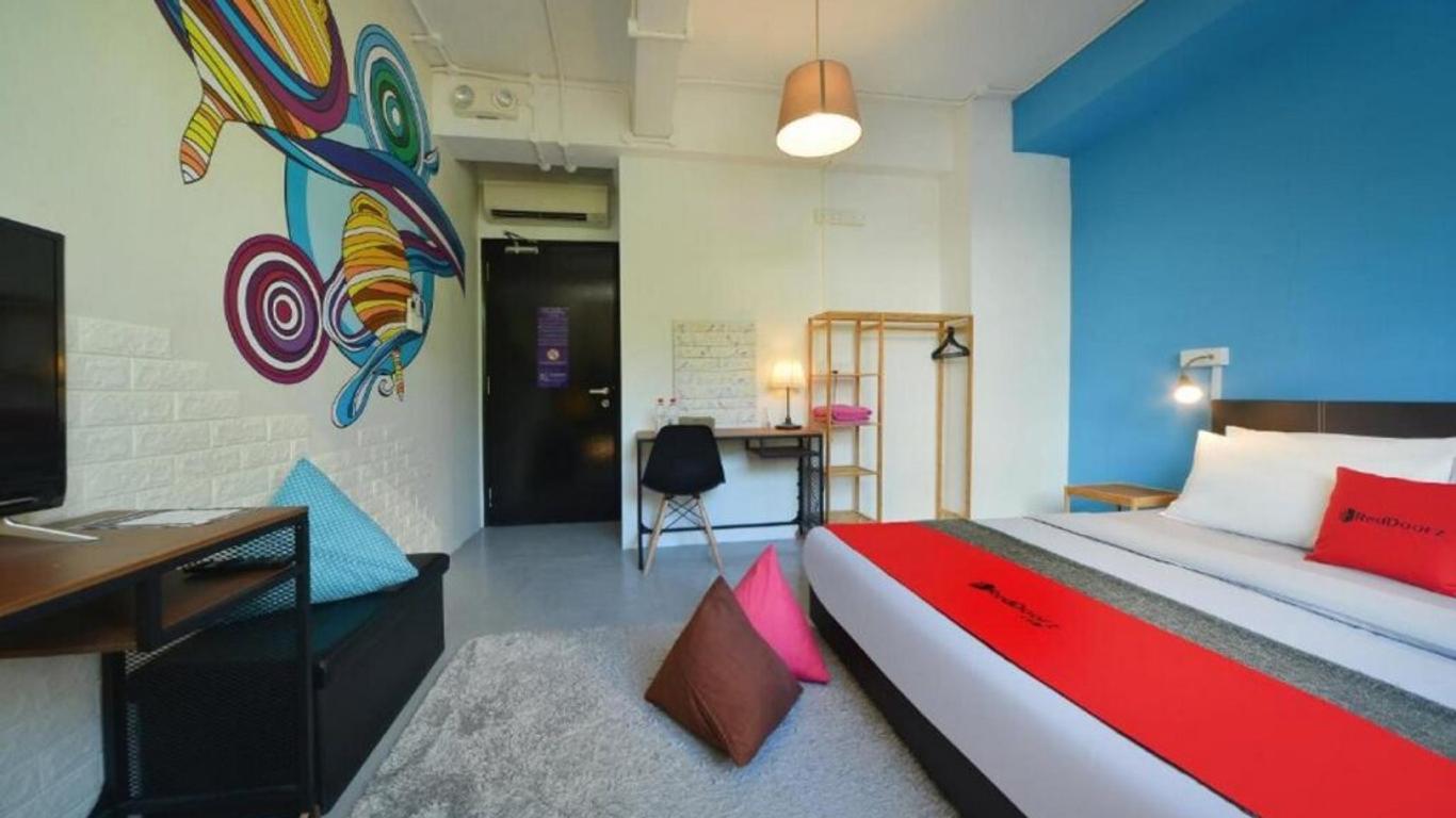 رد دورز هوستل آت بيتش رود (إس جي كلين)