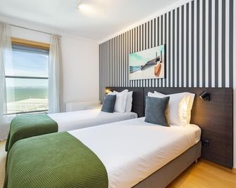 WHome Panoramic View with Elevator, AC, Garage perfect for Families & Business Travellers - Lisbon - Bedroom