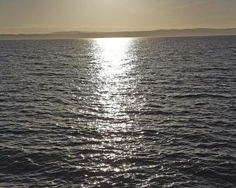 Ahoy2 Apartment Carrickfergus Super-comfy with Sea-views! - Carrickfergus