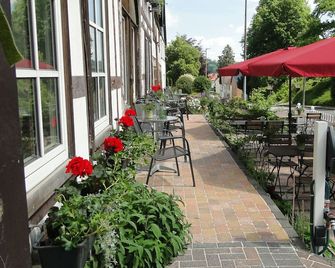 Hotel Hoxter Am Jakobsweg - Höxter - Binnenhof