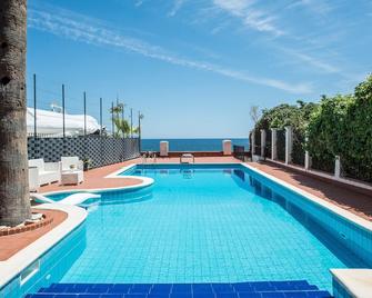 B&B Villa Liberty sul mare - פאלרמו - בריכה