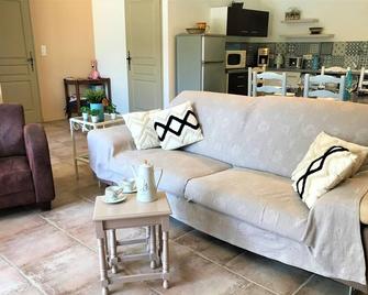 Cottage in Gallician in Petite Camargue - Vauvert - Living room