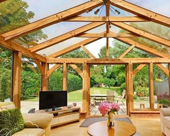 Fossil Barn - Weymouth - Living room