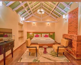 Mowbray House Resort Ooty By Voye Homes - Ooty - Bedroom