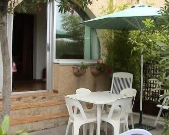 Ground floor apartment on the seafront in health ambroggio between Calvi and Ile Rous - Calvi - Patio