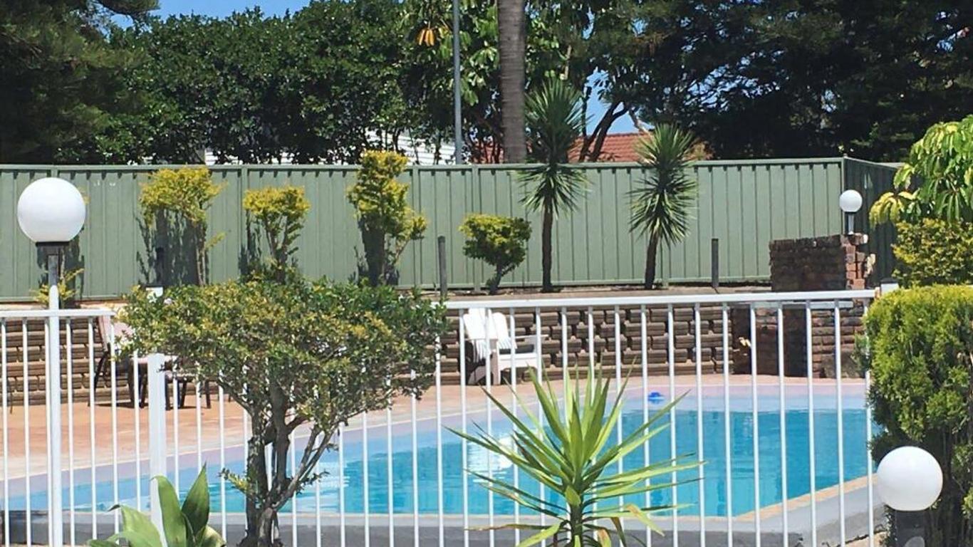 Belmont Palms Motel