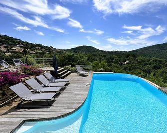 Villa Corail Privee Et Climatisee Pour 10 Personnes Avec Piscine Et Superbe Vue Mer Et Collines A La Londe-Les-Maures - La Londe-les-Maures - Bazén