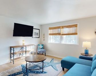 Cabin City Motel - Cape May - Living room