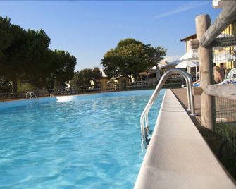 Tenuta La Lupa Country Hotel - Santa Luce - Pool