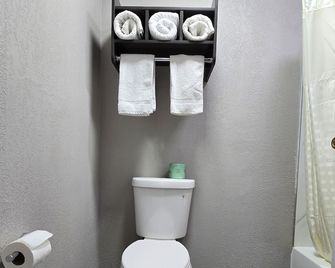 Hilltop Express Inn - Groton - Bagno