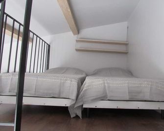 Southern luberon studio .. - Ansouis - Habitación