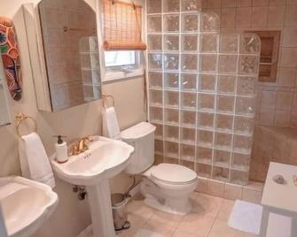 Charming Casita with City and Bay Views - San Diego - Badrum