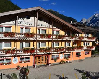 Hotel Azola - Canazei - Rakennus