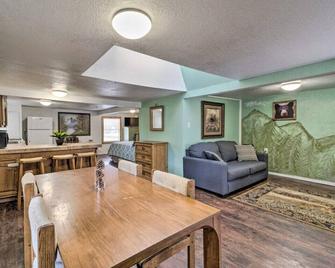 Cozy Cabin in Ruidoso Midtown! - Ruidoso - Dining room
