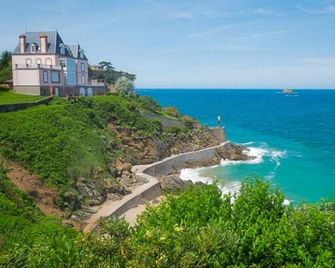 Hotel Balmoral Dinard - Dinard - Beach