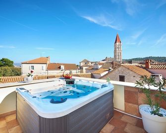 Palace DeRossi - Trogir