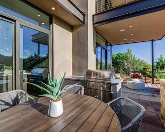 Complete Luxury + Extras and Red Rock Vistas - Exclusive Golf Community - Sedona - Patio