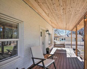 Modern Kanab Home Fire Pit, Red Rock Views! - Kanab - Balcón