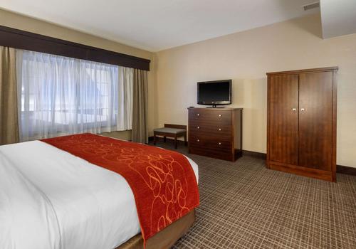 Comfort Suites Green Bay 68 1 5 0 Green Bay Hotel Deals