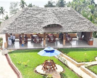 Sea Crest Hotel - Kiwengwa - Патіо