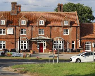 The Kings Head Hotel - Dereham - Building