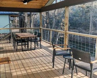 Paddlewhack Cabin 4-The Gunwhale - Jefferson - Balcony