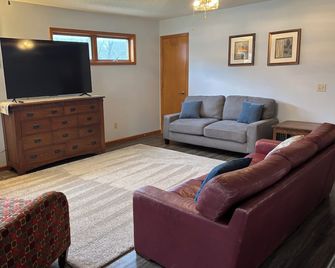 Home on Quiet Cul de Sac with Handicap Accessibility - Kearney - Sala de estar
