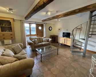 Chestnut Farm Holiday Cottages - Matlock - Living room