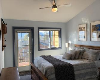 Fairmont Hot Springs Get-A-Way - Escape with Ease - Fairmont Hot Springs - Bedroom