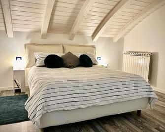 Comfort and relaxation in the countryside, one step from the sea and two from the mountains - Scerni - Bedroom