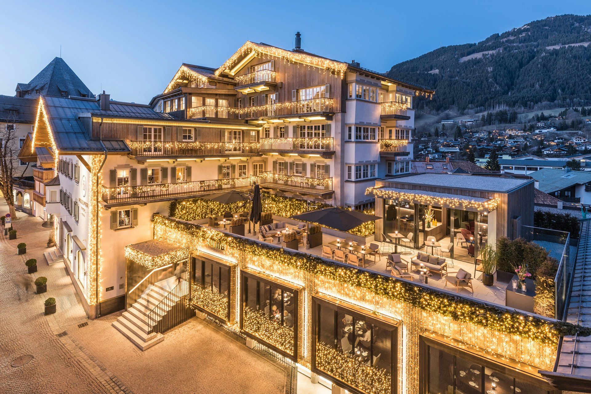 Hotel Weisses Roessl - קיצביהל - בניין