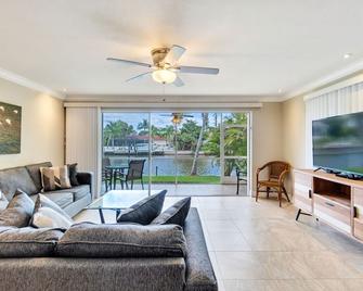 Luxury Villa 'Lighthouse' Across from the Beach - Sanibel - Living room