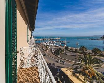 Hotel Alfiero - Porto Santo Stefano - Balkon