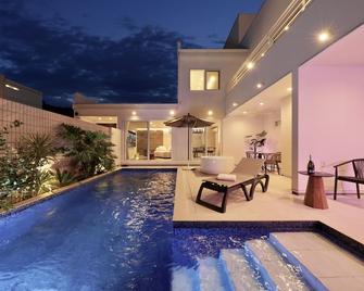 Crystal Villa Shirarahama Beach - Shirahama - Pool